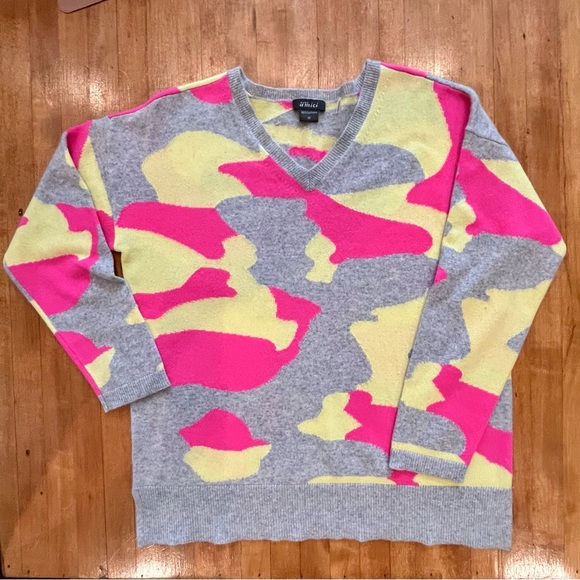Pure Amici 100% cashmere V-neck sweater in pink/gray/yellow camouflage print - Picture 2 of 6